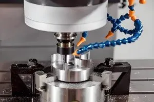 Die CNC-Spindel bearbeitet